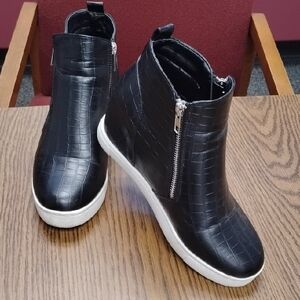 Athlefit Women's Sleek Black Croc-Embossed Ankle Booties, Sz 8.5